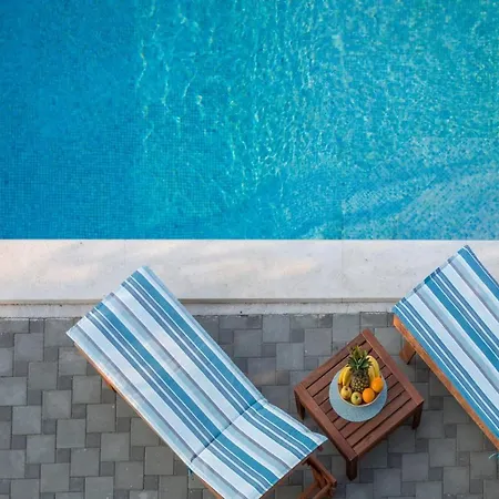 Calma With Swimming Pool * 塞维德