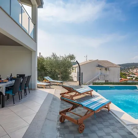 Calma With Swimming Pool * Sevid