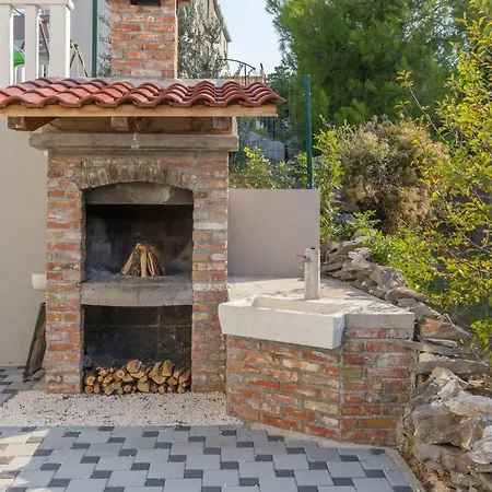 Calma With Swimming Pool Holiday home *